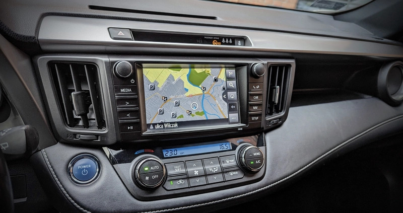 Toyota RAV4 cena 119900 przebieg: 59000, rok produkcji 2018 z Poznań małe 172